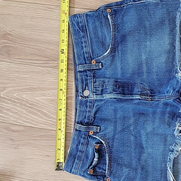 Levi's Shorts size 28 - Picture 7 of 16